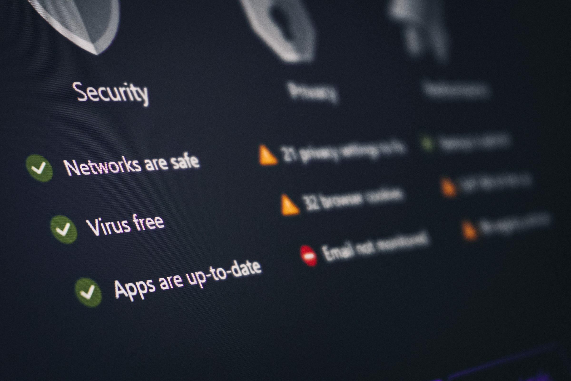 Skjerm som viser sikkerhetsvarsel om virus og malware-trussel oppdaget